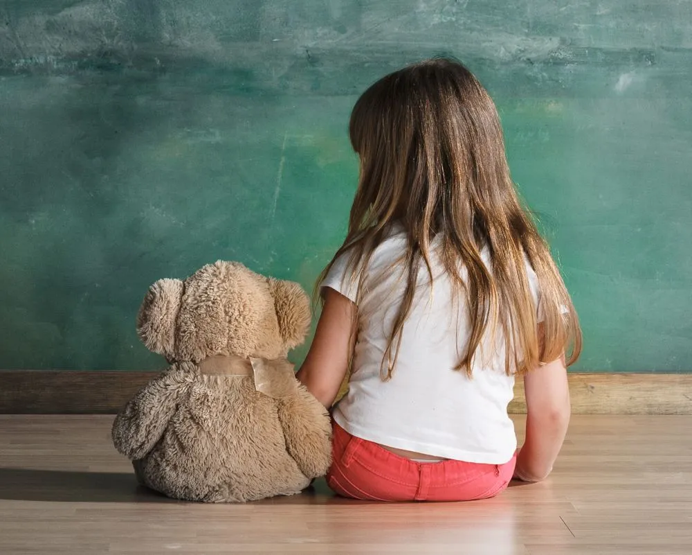 Dziewczynka z misiem